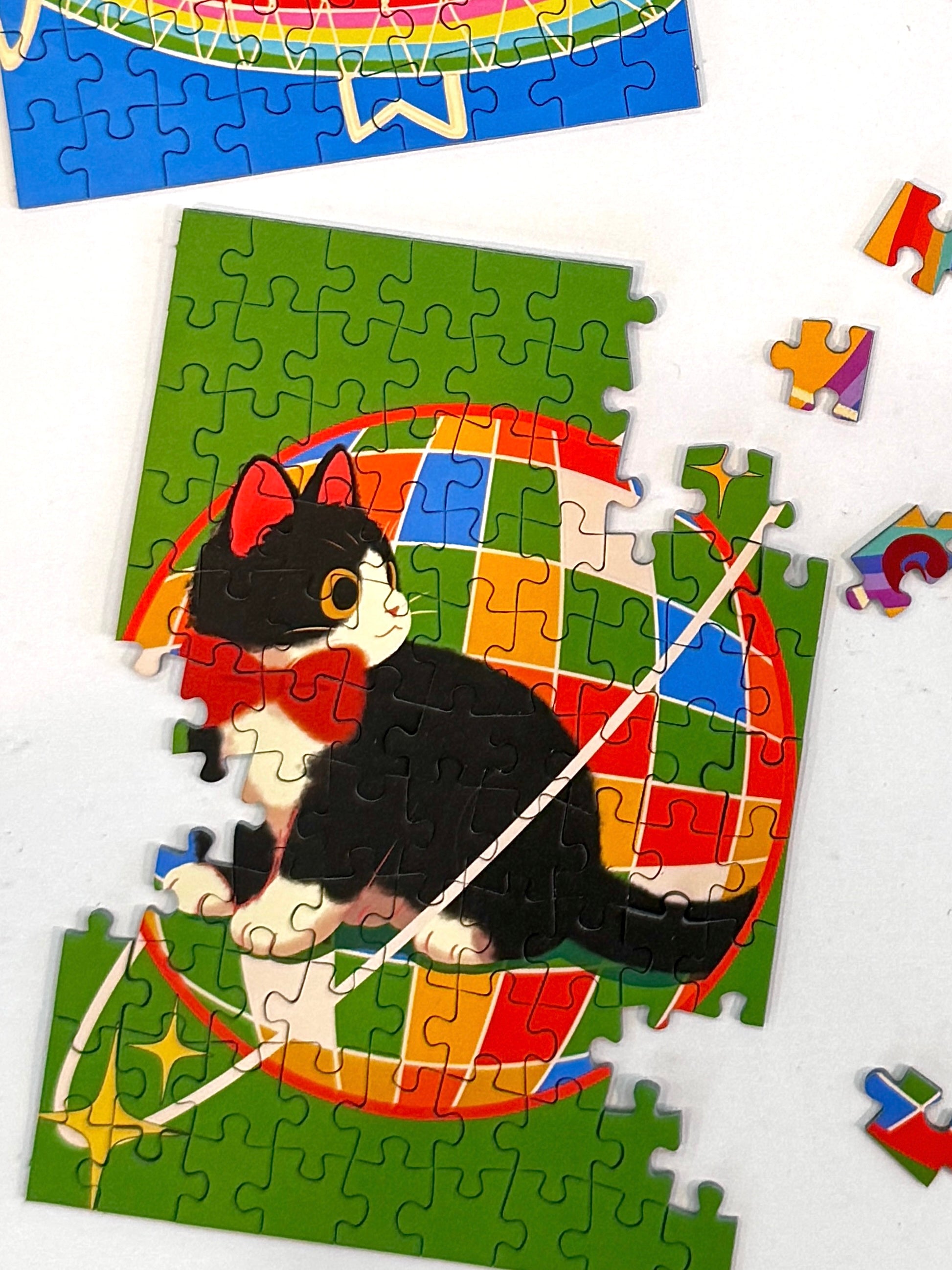 PuffinKids | Puzzle Set | Glowing Cat Ball